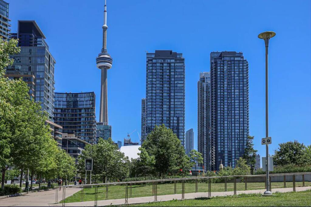 Lush Condo By Cntower - Free Parking Toronto Zewnętrze zdjęcie