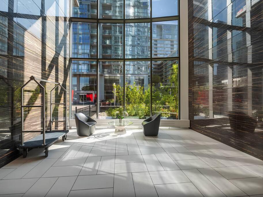 Lush Condo By Cntower - Free Parking Toronto Zewnętrze zdjęcie