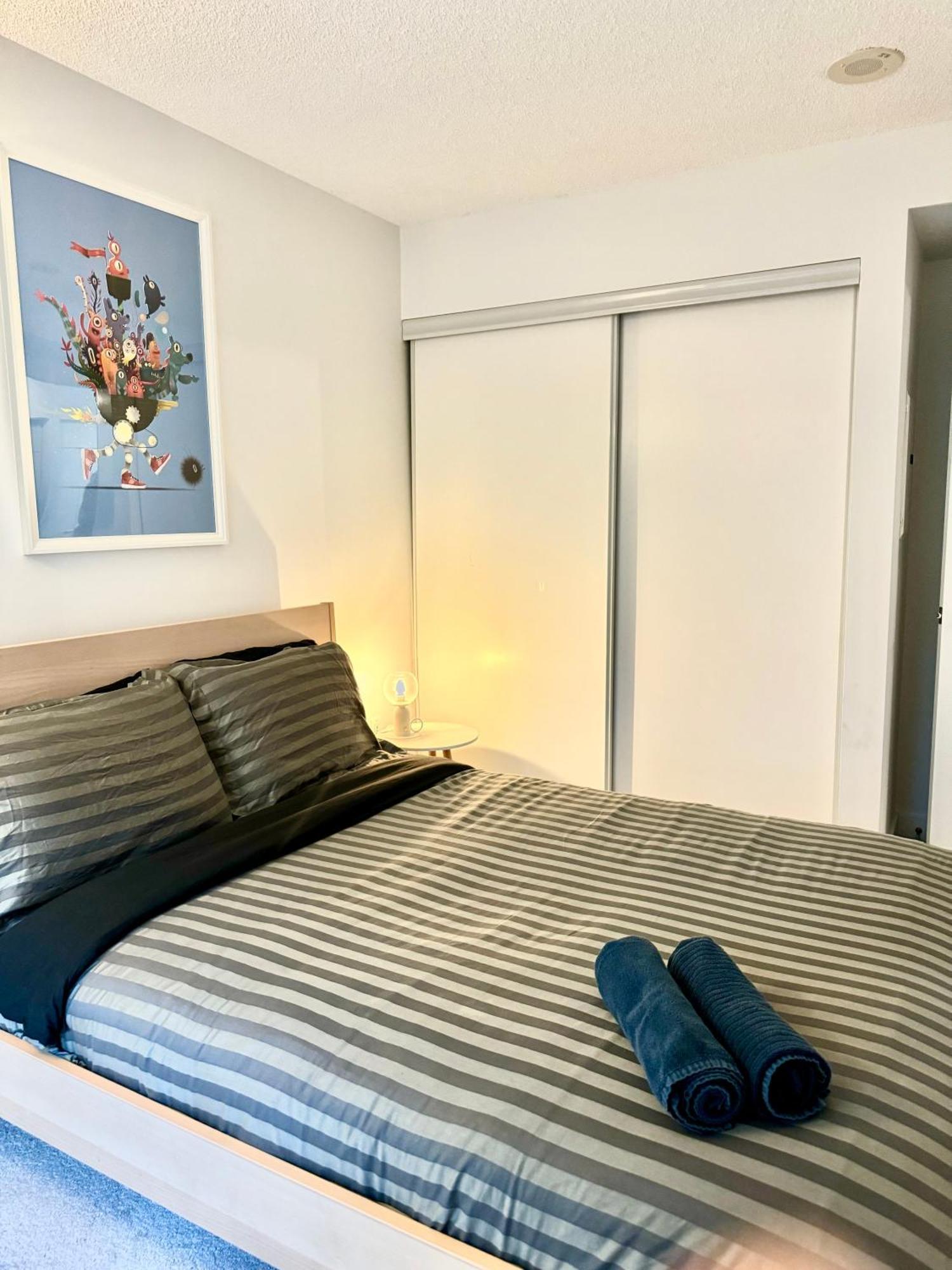 Lush Condo By Cntower - Free Parking Toronto Zewnętrze zdjęcie